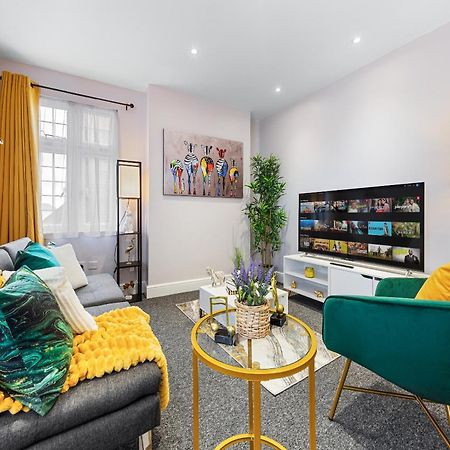 Elegant 2Br London Hideaway- King Bed, Sleeps 6 - Parking- Instant Book- 20 Percent Off Limited Time! Barnet Exterior foto