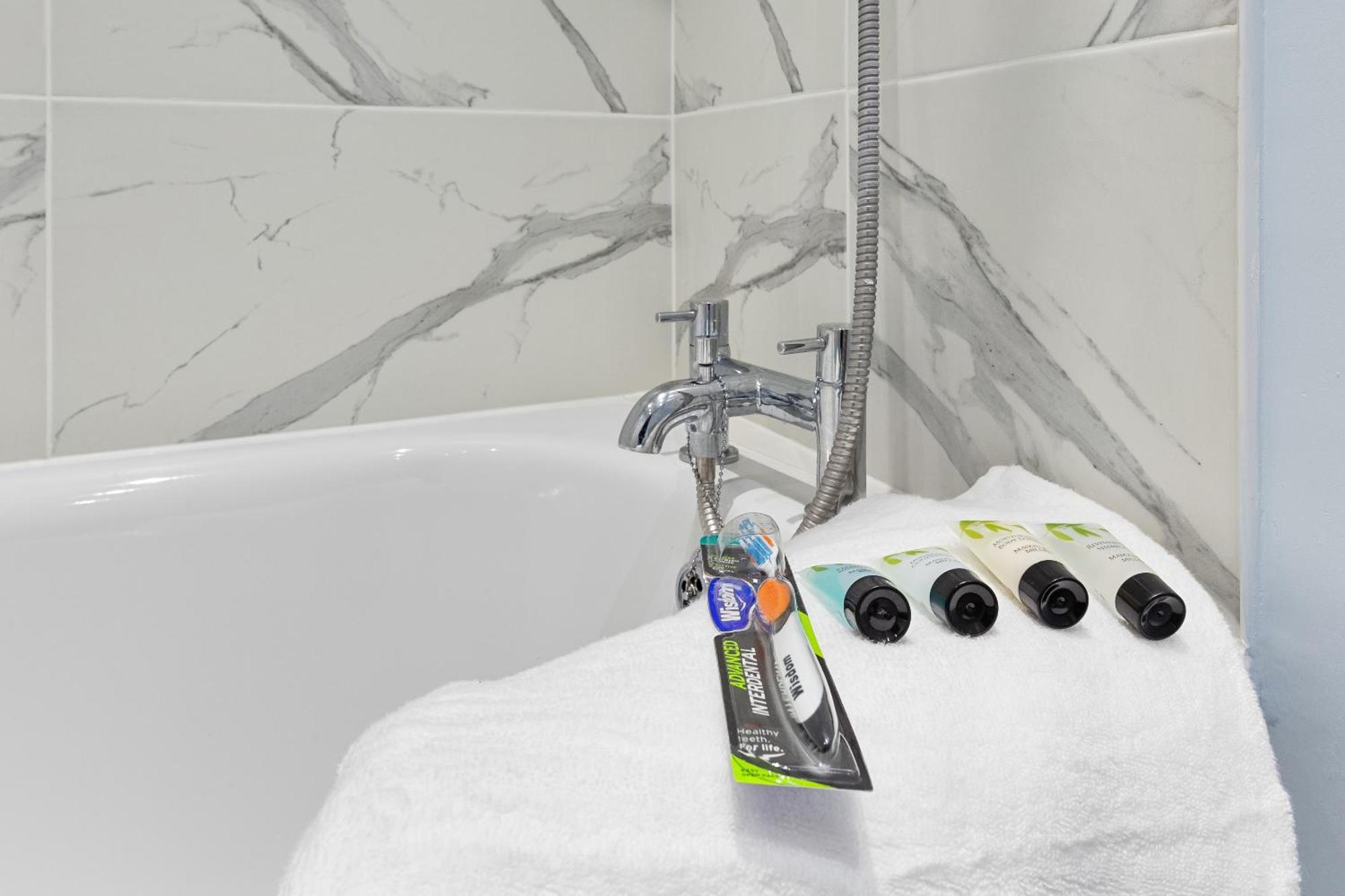 Elegant 2Br London Hideaway- King Bed, Sleeps 6 - Parking- Instant Book- 20 Percent Off Limited Time! Barnet Exterior foto